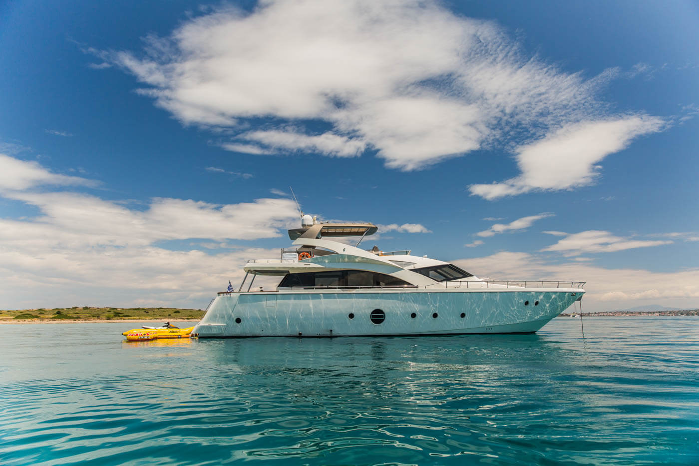 Motor boat hire Greece. Yacht charter Greece.